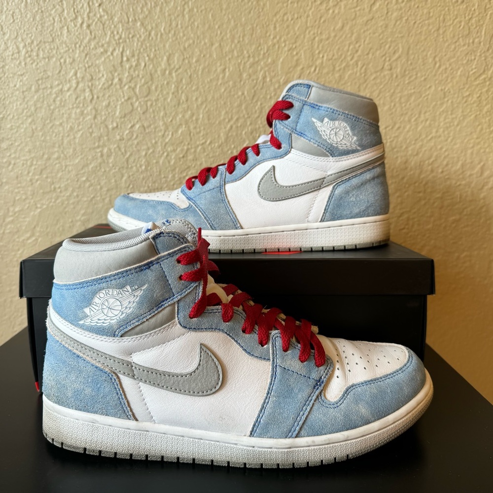 Jordan 1 retro High OG Hyper Royal  size 10.5